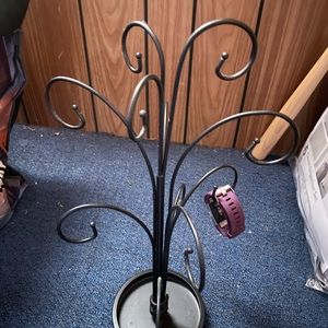 Black metal Jewelry holder